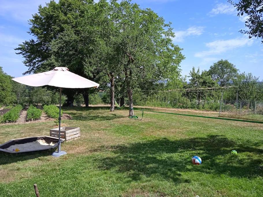 Les Jardins Des 3 Provinces- Gite Montcharvot المظهر الخارجي الصورة