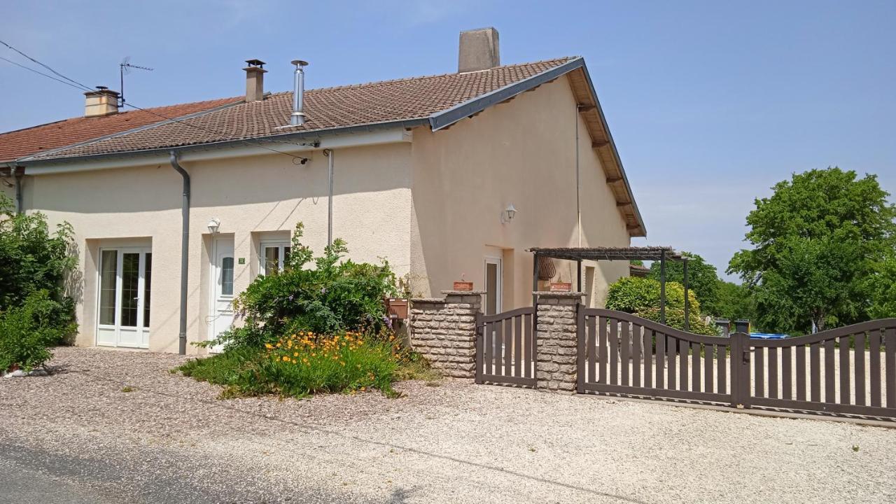 Les Jardins Des 3 Provinces- Gite Montcharvot المظهر الخارجي الصورة